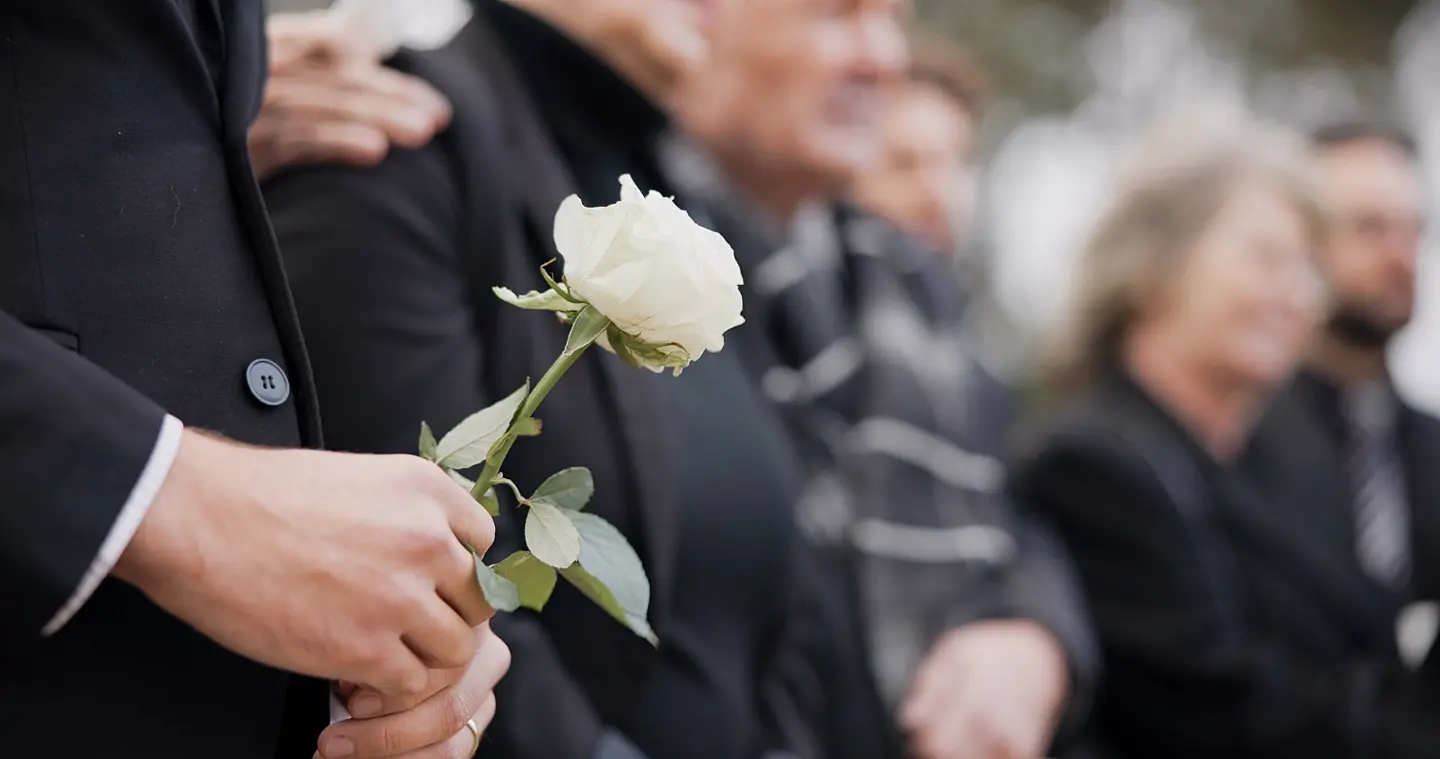 Prijevoz pokojnika bez stresa: kako organizirati povratak voljene osobe doma