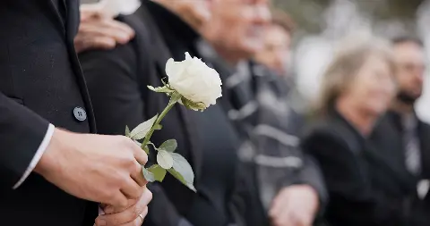 Prijevoz pokojnika bez stresa: kako organizirati povratak voljene osobe doma