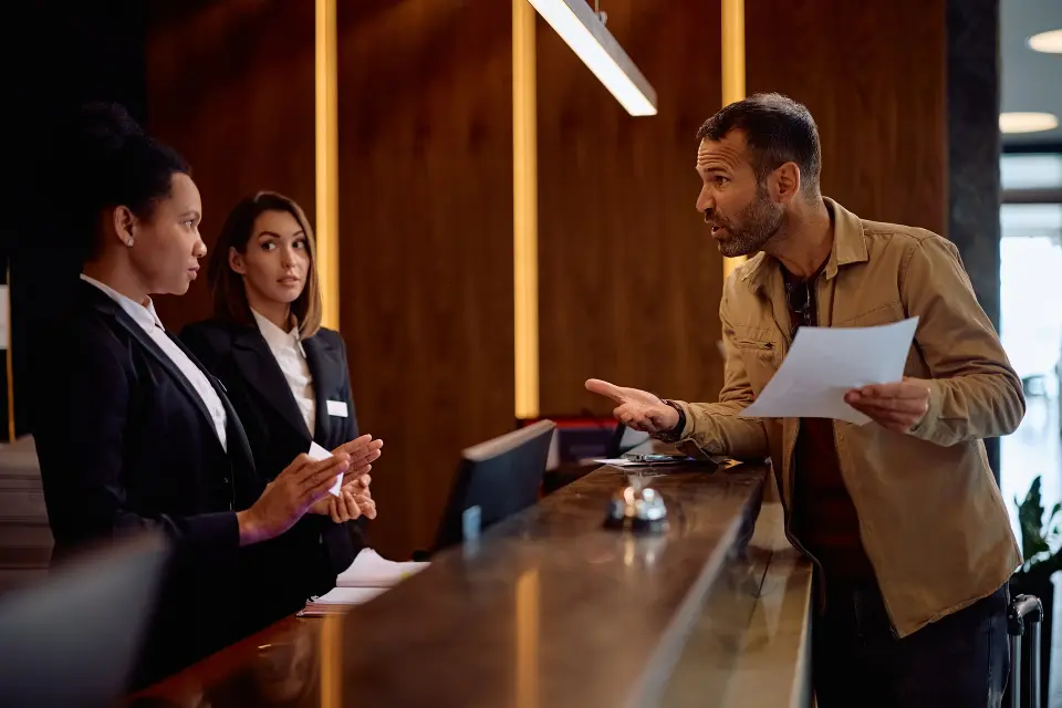 Hotel nema rezervaciju, let kasni? Evo kako izbjeći najgore scenarije na putovanju