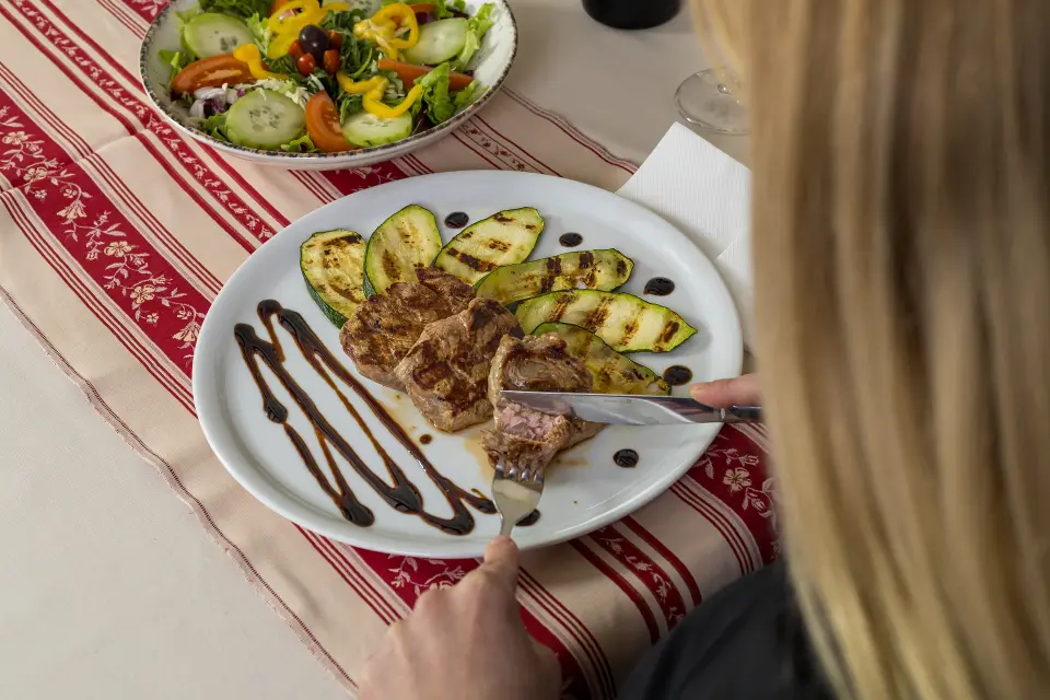 Hrana koja spaja generacije: Druženja, smijeh i zalogaji za pamćenje