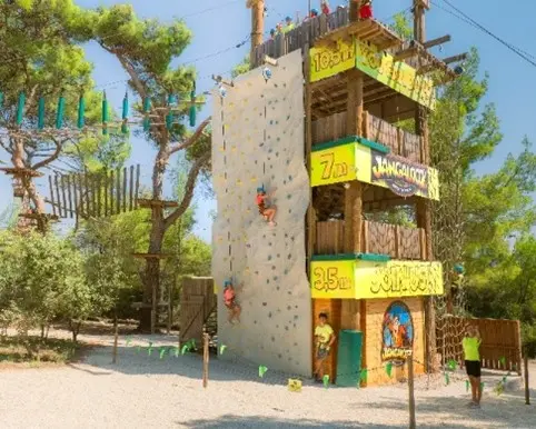 Adrenalin uz more: Doživite slobodan pad i najsigurniji zip-line u Umagu i Pomeru