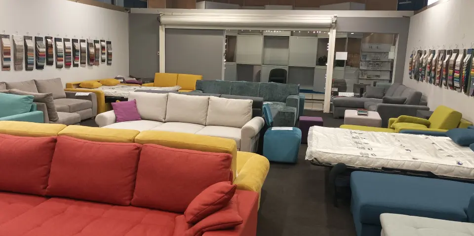 Maksimalno iskoristite dnevni boravak sa višenamjenskim garniturama