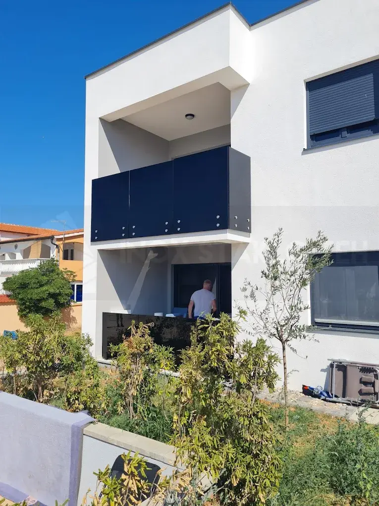 Moderno i elegantno: Spoj stakla i čelika koji svakom domu daje dodir luksuza