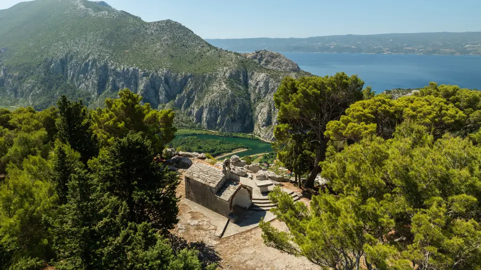 Planina, rijeka i more na dlanu: Ovaj grad skriva jedan od najljepših kanjona Jadrana