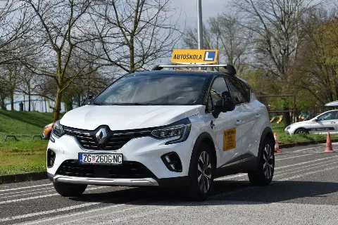Vodič za polaganje vozačkog: Kako izbjeći zamke pri upisu i odabrati najbolju autoškolu