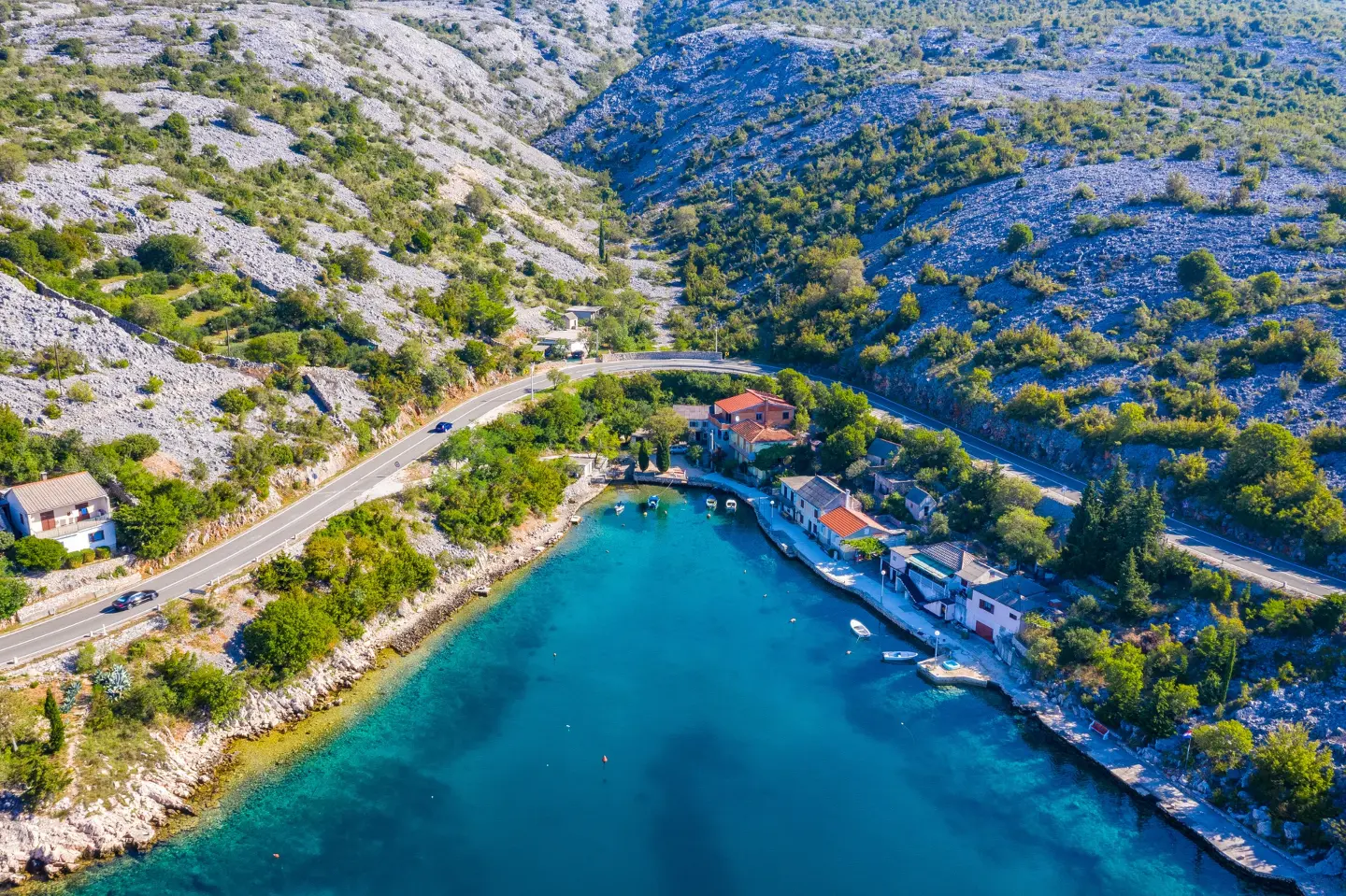 Gdje more dotiče planinu: mjesto koje nudi odmor i avanturu u isto vrijeme