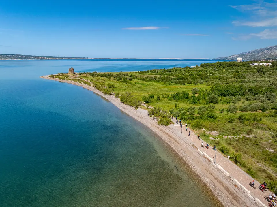 Gdje more dotiče planinu: mjesto koje nudi odmor i avanturu u isto vrijeme