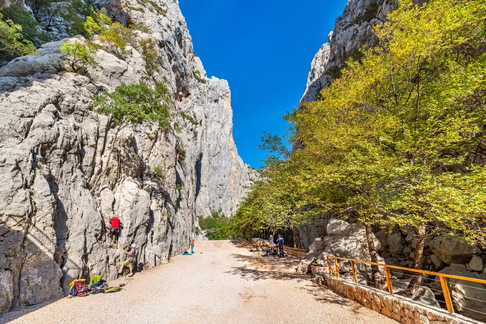Gdje more dotiče planinu: mjesto koje nudi odmor i avanturu u isto vrijeme
