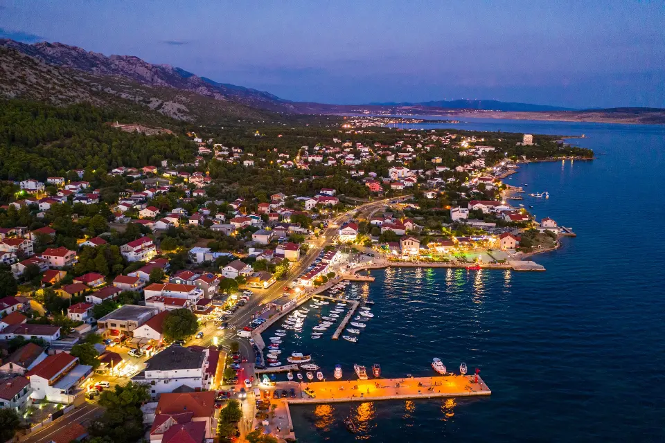 Gdje more dotiče planinu: mjesto koje nudi odmor i avanturu u isto vrijeme