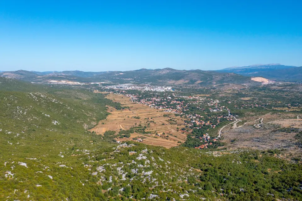 Zašto sve više turista bira zaleđe umjesto gužvi na obali? Donosimo savršenu destinaciju