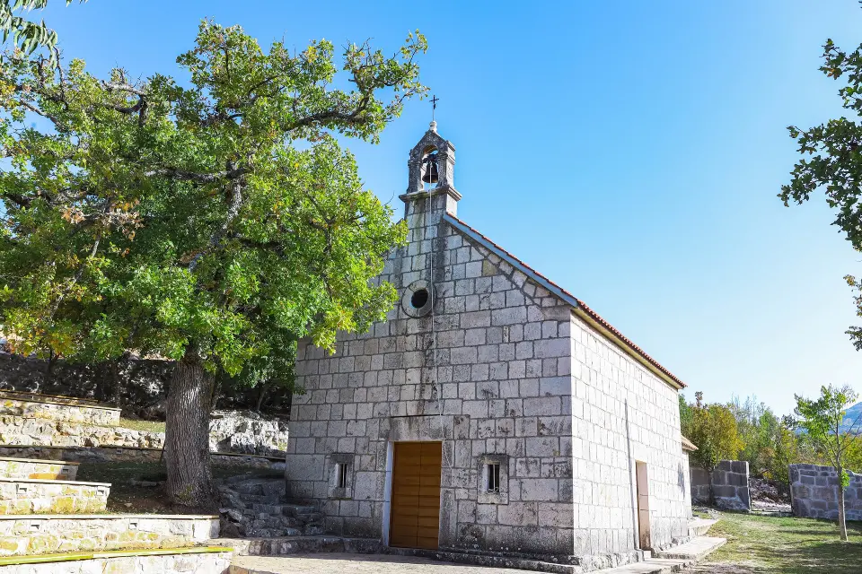 Zašto sve više turista bira zaleđe umjesto gužvi na obali? Donosimo savršenu destinaciju