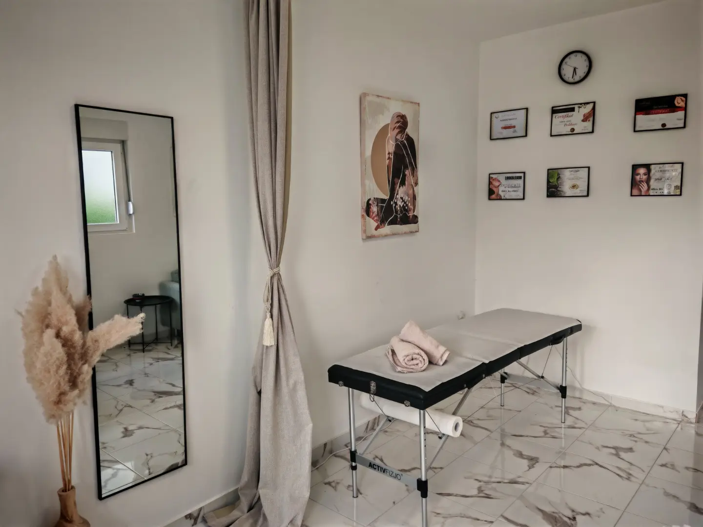 Od medicinske škole do vlastitog salona: Kako Ivana balansira život i posao?