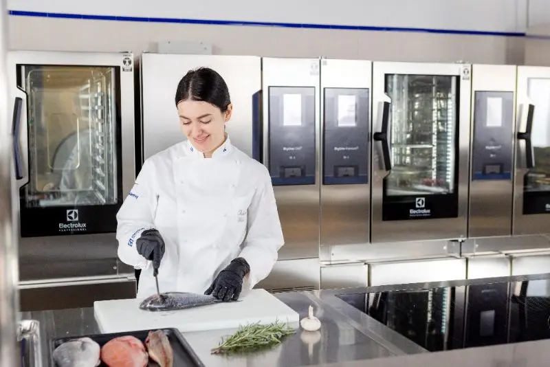Opremate li restoran, hotel ili kafić? Ova oprema je spremna za isporuku unutar tri dana