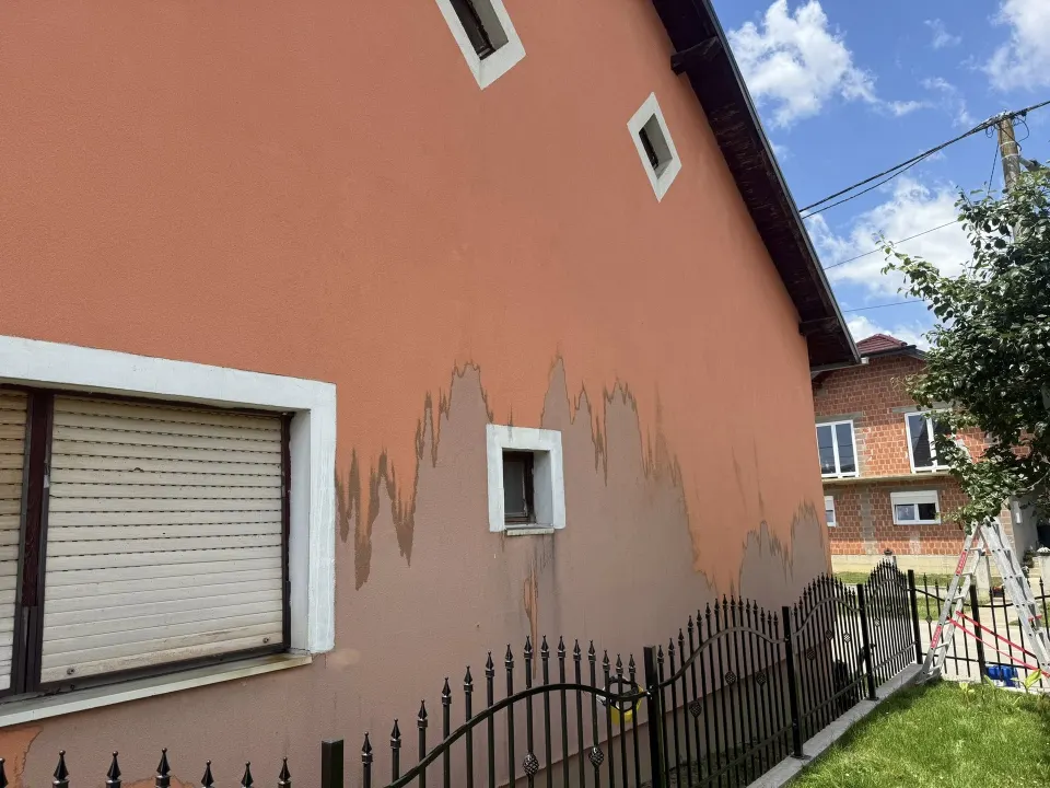 Fasada vam je potamnila? Ne morate je farbati da bi opet izgledala kao nova