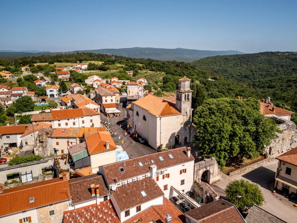 Barban u Istri: ljeto uz konje, fešte i Trku na prstenac
