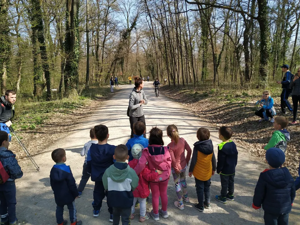 Ovo nije obična sportska škola: ovdje cijela obitelj trenira zajedno!