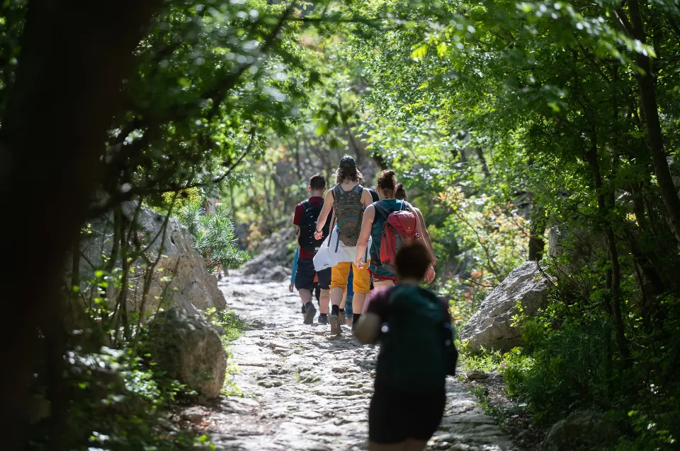 Poučne staze NP Paklenica: Obiteljski izlet kroz prirodu, povijest i spektakularne vidike