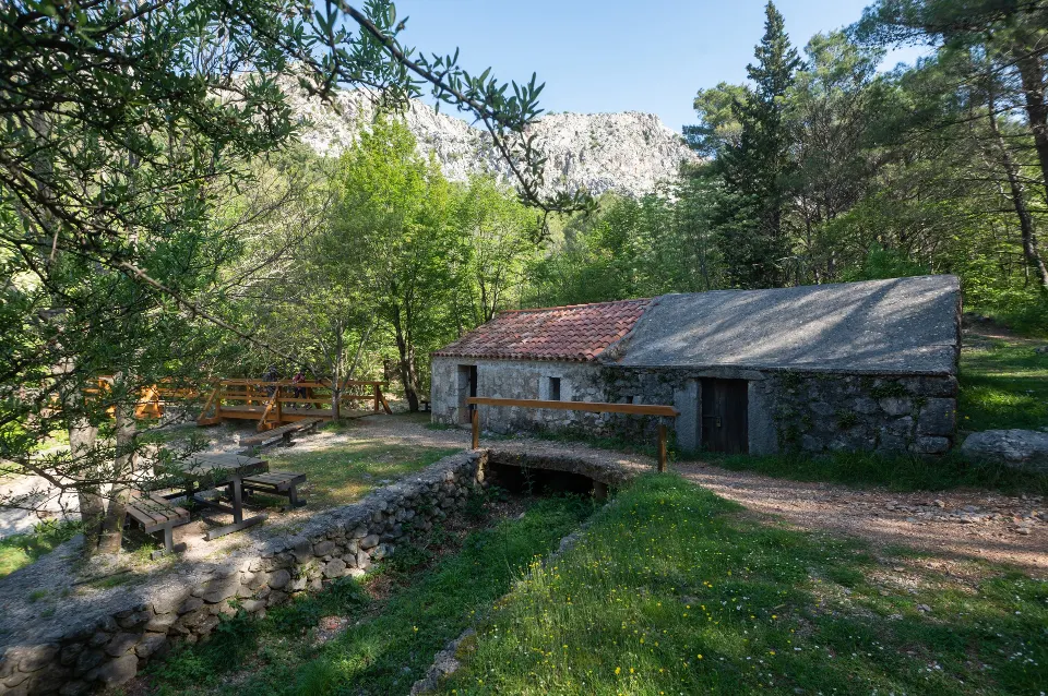 Poučne staze NP Paklenica: Obiteljski izlet kroz prirodu, povijest i spektakularne vidike
