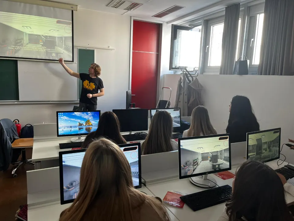 Učite kroz igru: Učenici otkrivaju STEM kroz videoigre