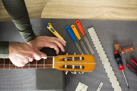 Mislite da vaš instrument treba zamjenu? Možda mu treba samo dobar servis