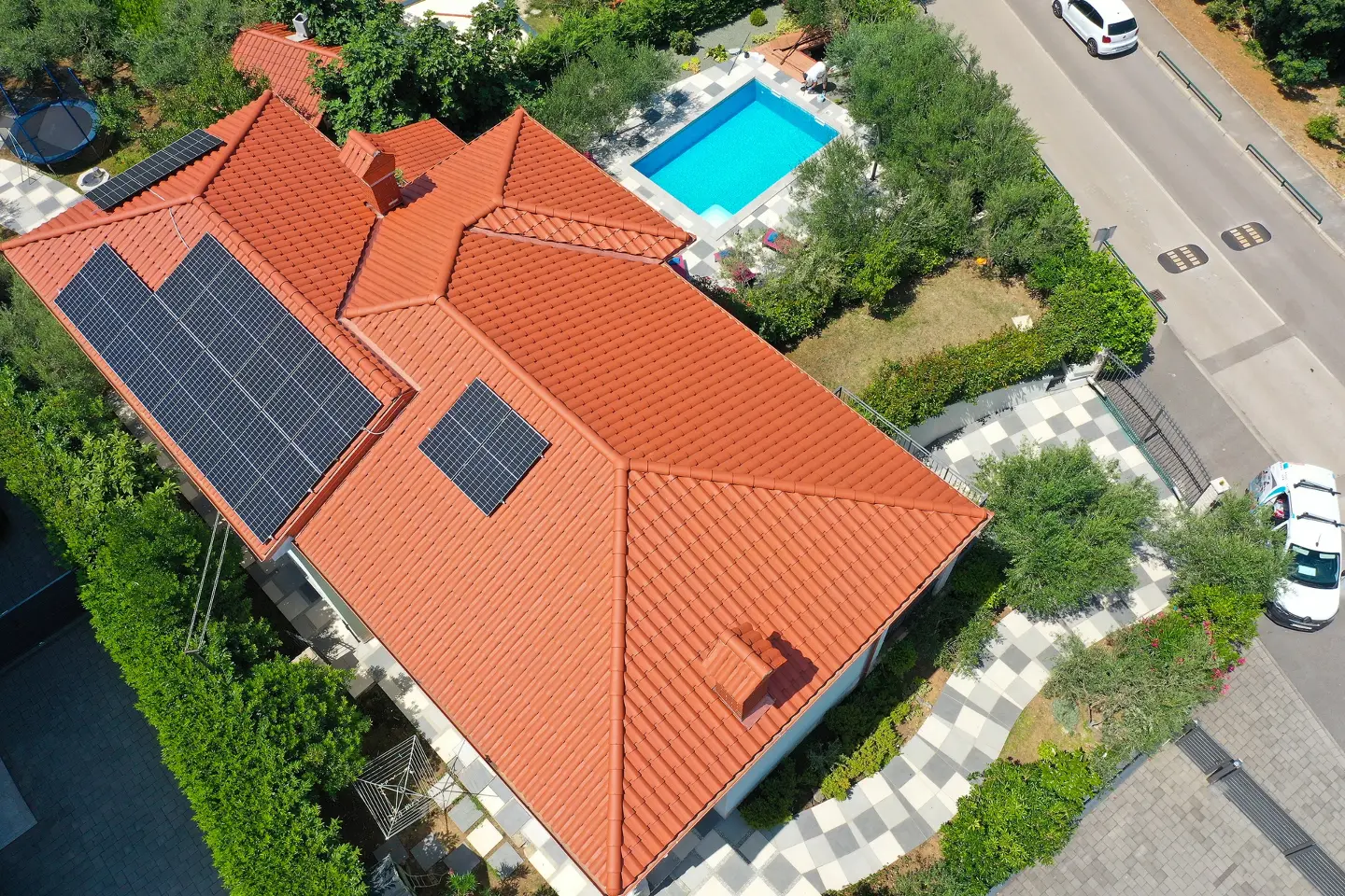 Vaše sunce, vaša energija – Solarna revolucija kroz prodaju i montažu solarne opreme za vaš dom