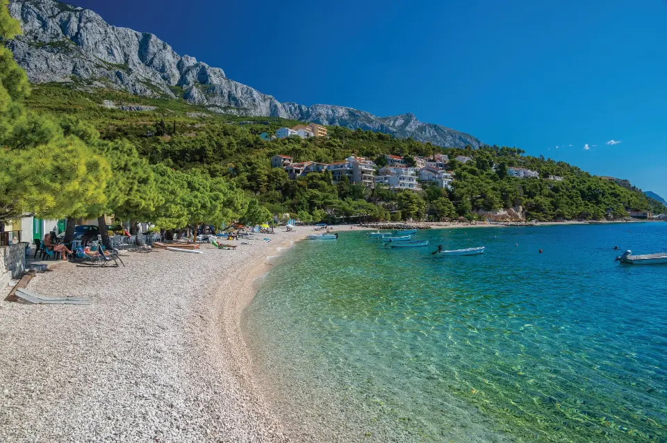 Biser Dalmacije: Mjesto gdje planina ljubi more