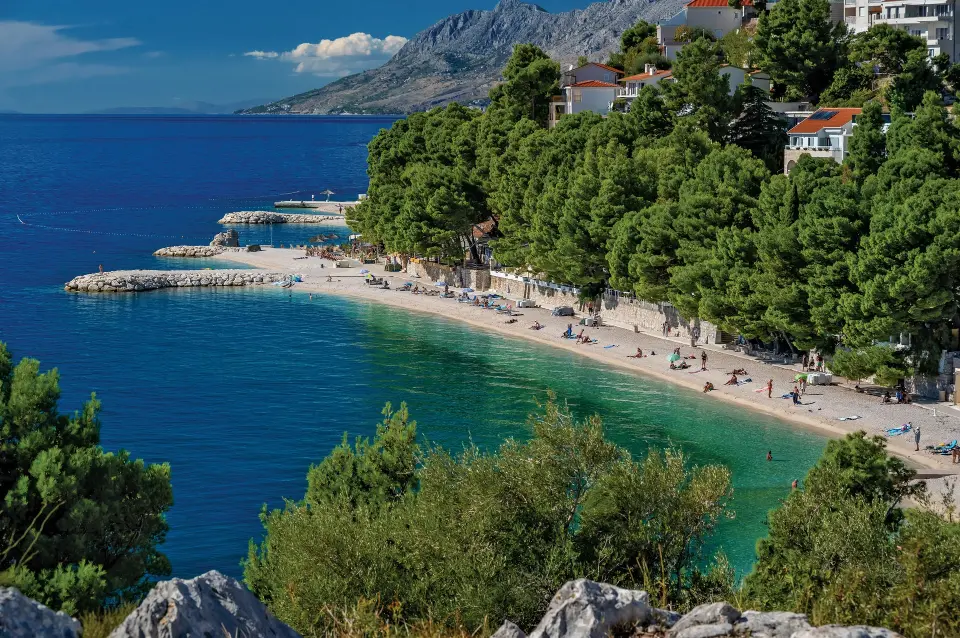 Biser Dalmacije: Mjesto gdje planina ljubi more