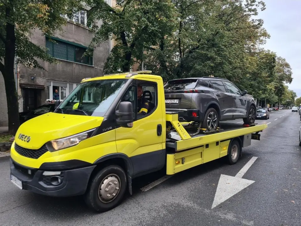 Zajamčena pomoć na cesti: Stručnjaci s vrhunskom opremom za vuču vozila