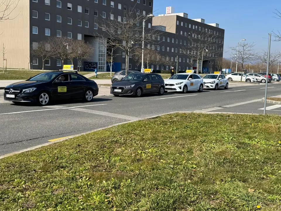 Kako odabrati kvalitetnu autoškolu koja će vas dovesti do vozačke bez stresa?