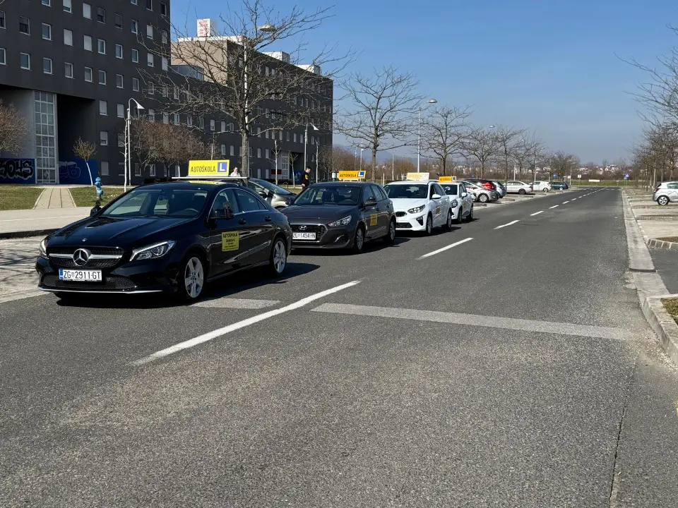 Kako odabrati kvalitetnu autoškolu koja će vas dovesti do vozačke bez stresa?