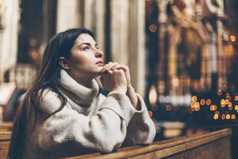 Moliš, a ništa se ne događa? Donosimo 5 uputa kako danas moliti