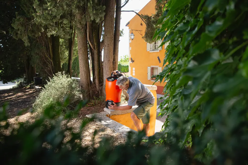 Kako se riješiti komaraca bez kemikalija? Ovo je sustav koji čuva i vas i prirodu