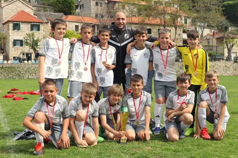 Trening, disciplina i timski rad: Škola nogometa NK Brazzia Supetar stvara nove zvijezde