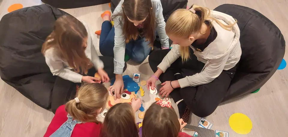 Djeca uče i rastu uz igru, ljubav i terapijskog psa - upoznajte Smijalice!