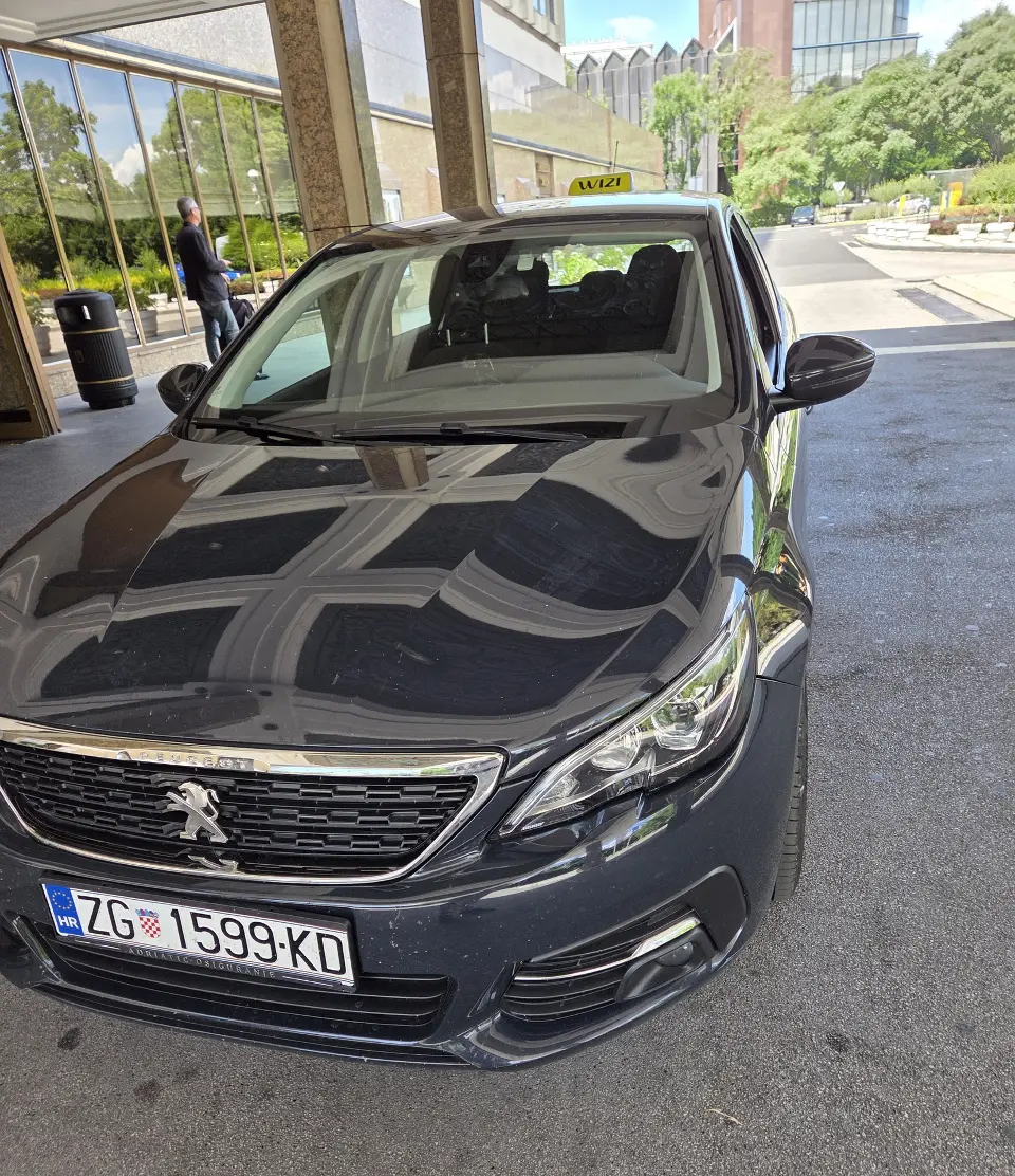 AUTO 153 – Siguran i udoban prijevoz, kad god vam treba!