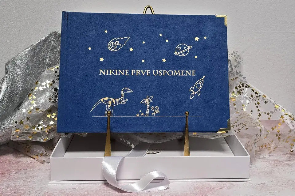 Dar koji ima priču: Personalizirani albumi, planeri i pokloni koji osvajaju
