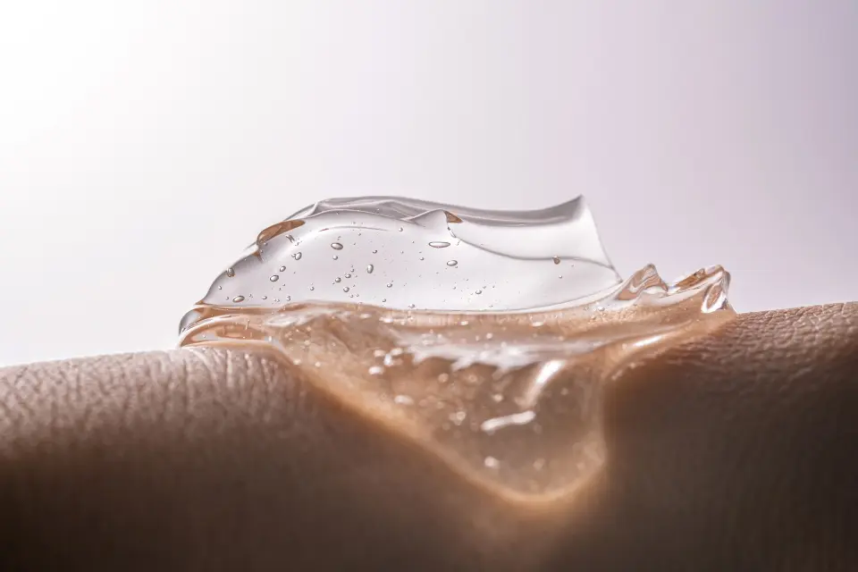 Skin booster: tretman koji briše umor, suhoću, ožiljke i pore s lica