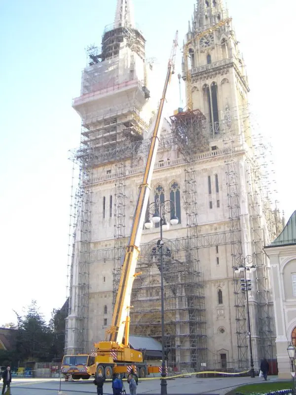 Izvanredni prijevoz strojeva i brodova, rad s dizalicama do 500t i premještanje pogona