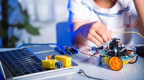 Budući inovatori - uključivanje djece i učenika u STEM edukacije