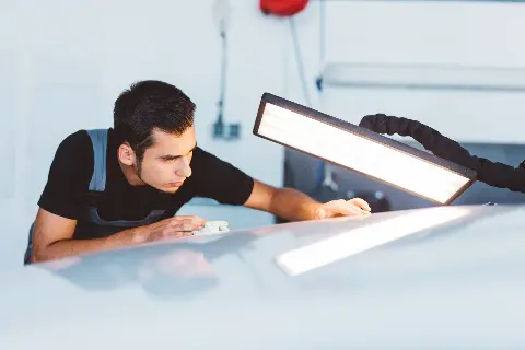 Tko popravlja automobile oštećene od tuče bez lakiranja?
