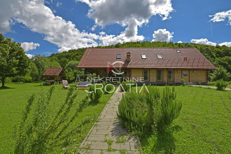 Rustikalna vila s bazenom
