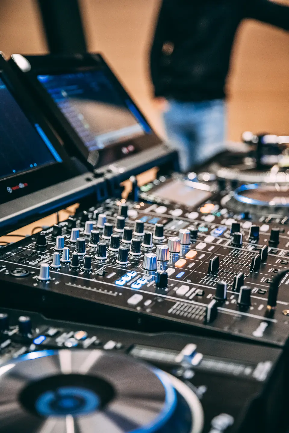 Tražite razglas, DJ-a i glazbu bez brige? Ova ekipa sve rješava u danu!