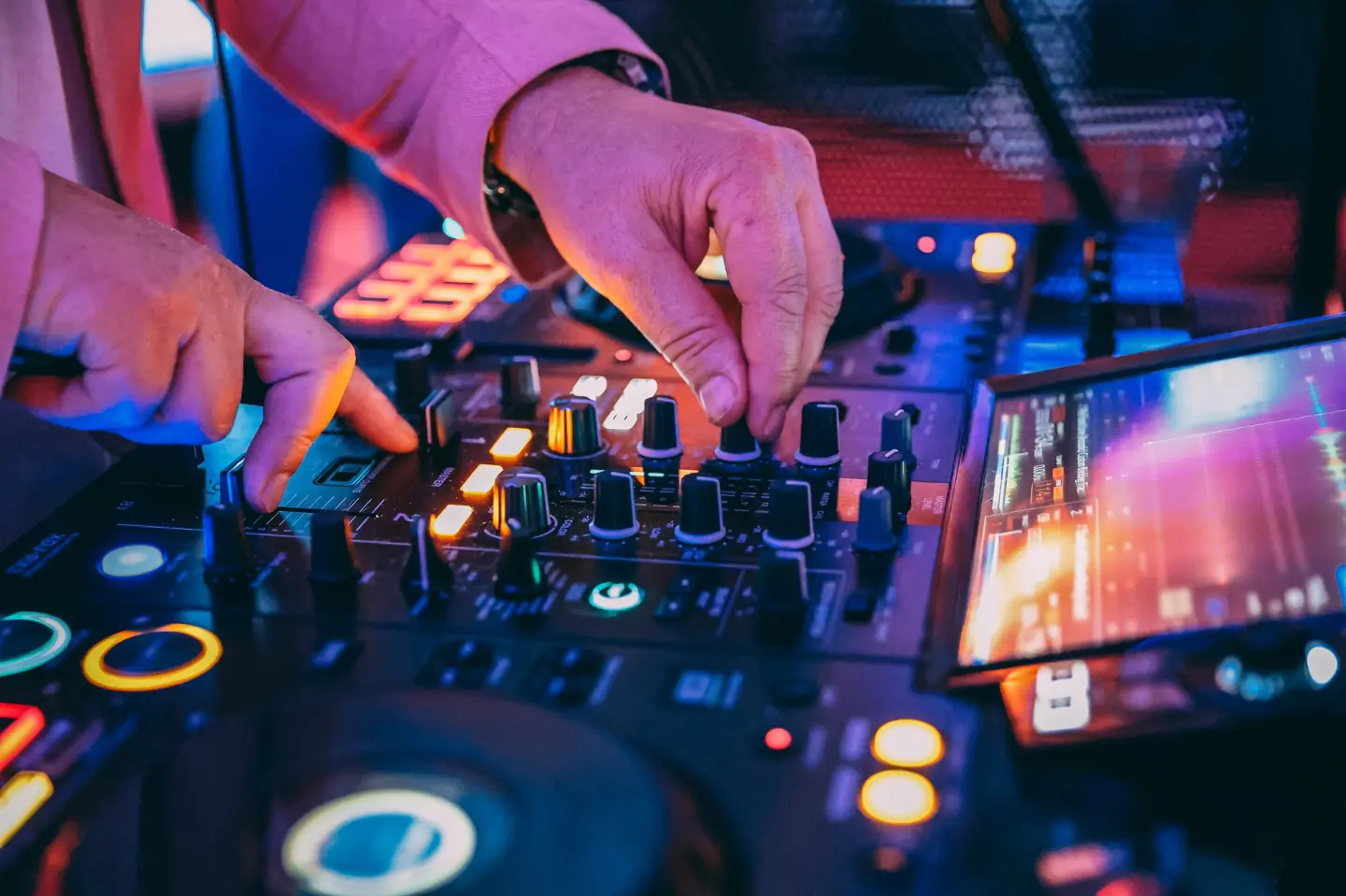 Tražite razglas, DJ-a i glazbu bez brige? Ova ekipa sve rješava u danu!