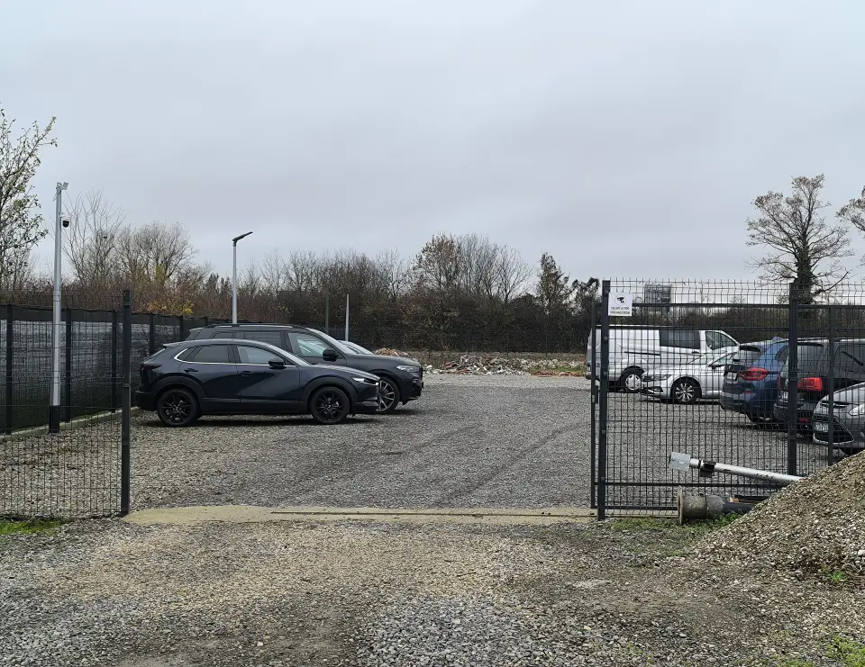Tražite jeftin parking kod Zračne luke Zagreb? Uštedite uz sigurnost i 24/7 uslugu!