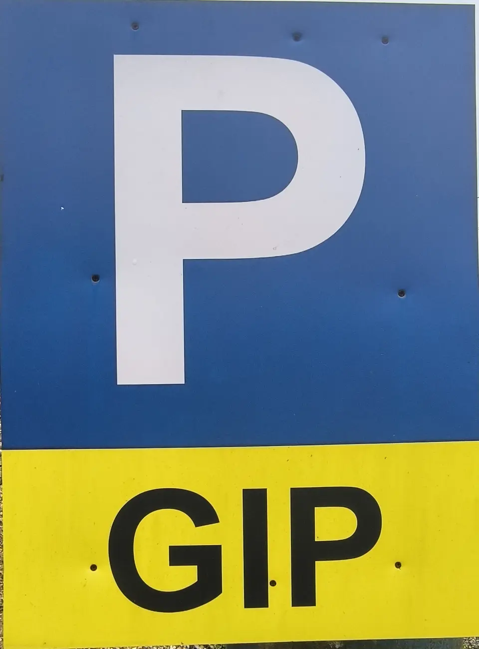 Tražite jeftin parking kod Zračne luke Zagreb? Uštedite uz sigurnost i 24/7 uslugu!