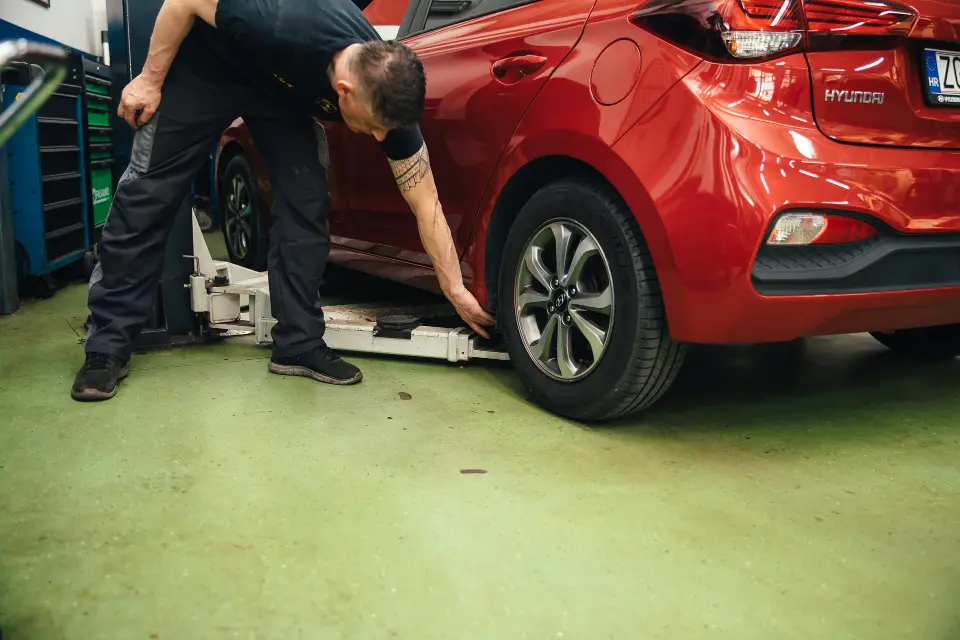 Ne kupujte rabljeni auto dok ne provjerite ovih 10 stvari!