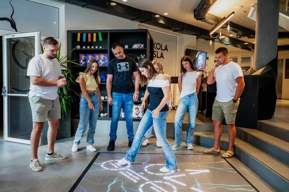 Nemate ideju kamo s djecom? Ovdje se uči, dodiruje struja, a igra je lebdeća