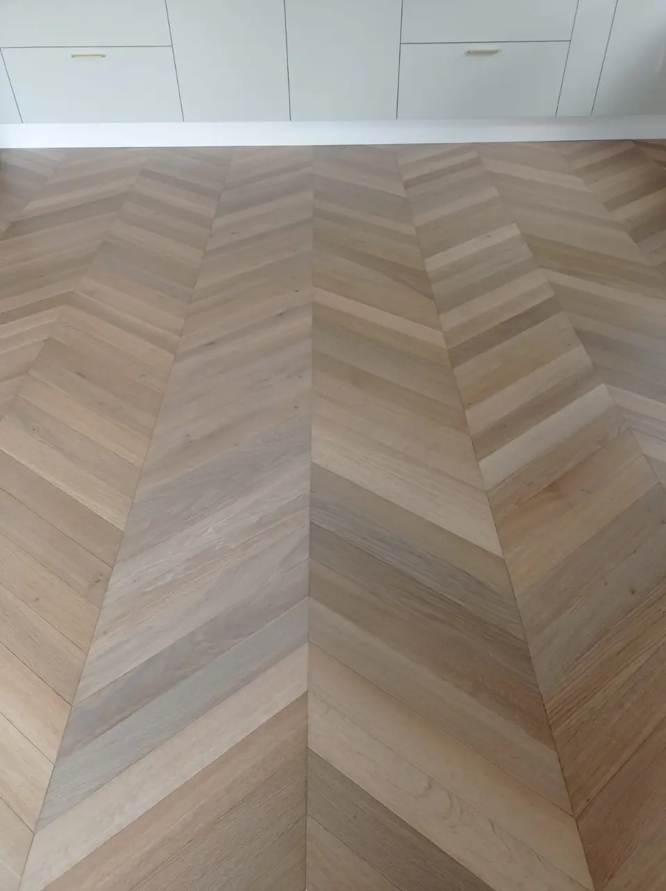 Želite toplinu drveta i pod koji traje? Ovo je prvi korak do savršenog doma!